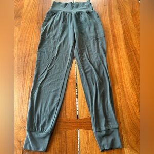 Athleta salutation women’s joggers size XXS Gray
